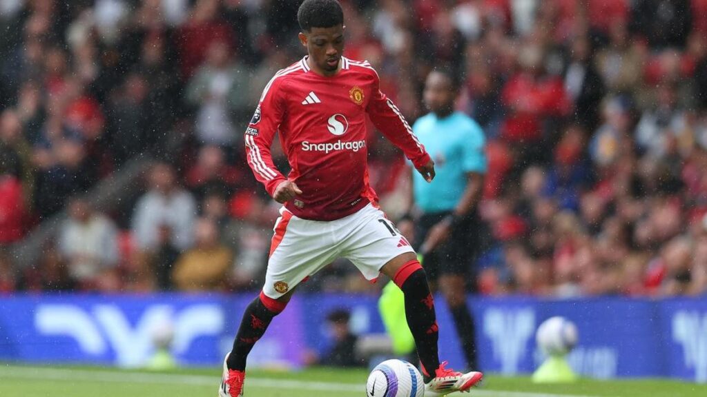 United player explains obscene gesture as woes continue