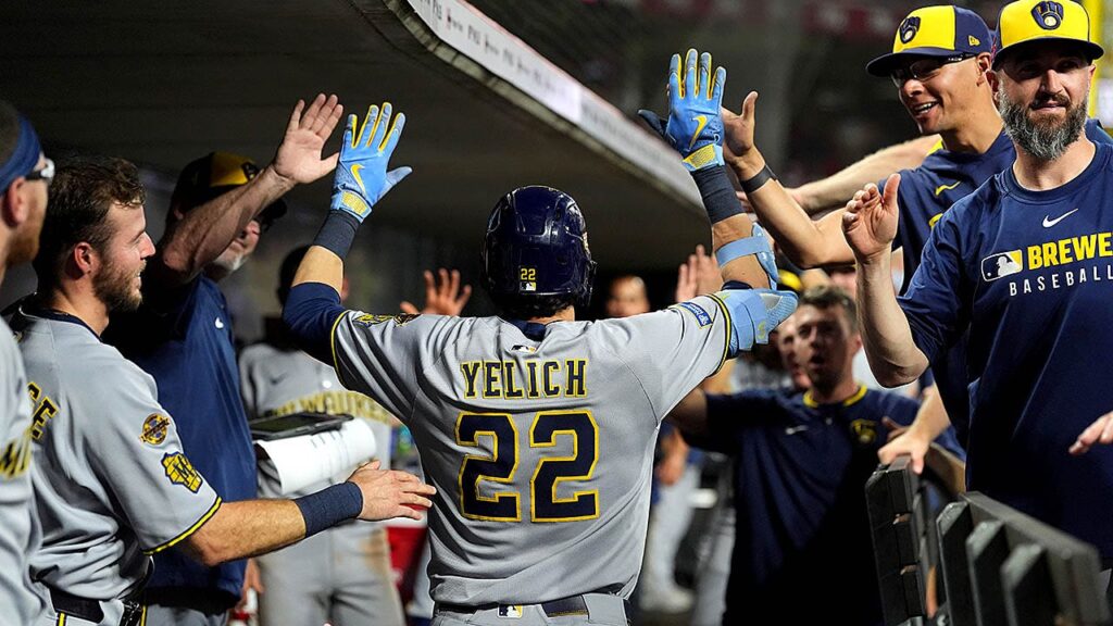 Cubs losing streak hits 4 games as Brewers bring 28-18 record to Wrigley