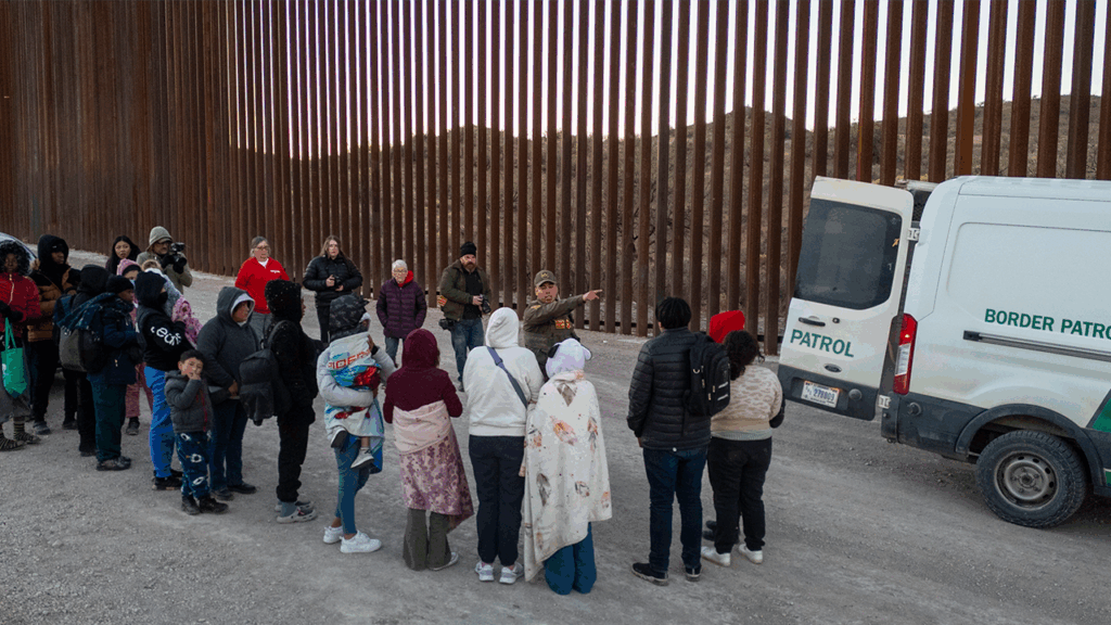 Trump restores immigration policy for neighborhood citizenship checks